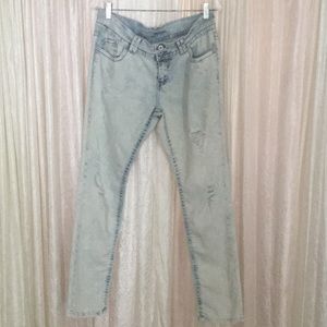 Almost Famous distressed jeans (junior size)